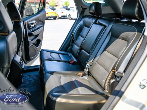 Used 2023 GMC Terrain AT4 w/ Infotainment Package II image 11