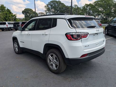 Used 2024 Jeep Compass Latitude AWD/4WD image 7