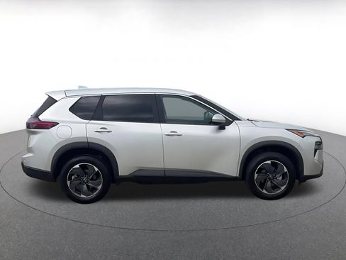 Used 2025 Nissan Rogue SV FWD image 16