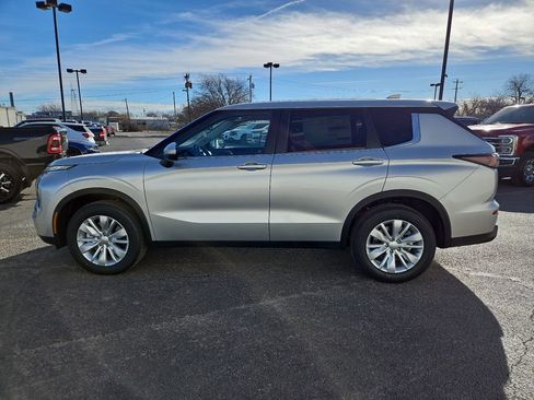 New 2026 Mitsubishi Outlander ES image 7