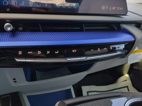 New 2026 Cadillac Optiq Luxury 1 image 25