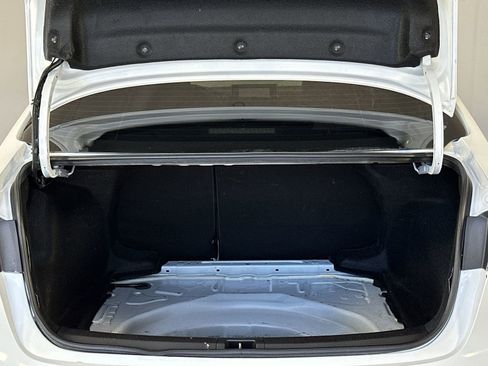 Used 2023 Toyota Corolla LE image 28