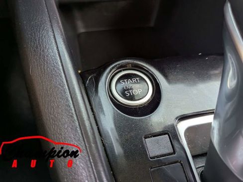 Used 2021 Nissan Versa SV FWD image 28