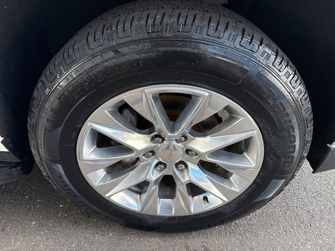 Used 2023 Chevrolet Suburban Premier image 12