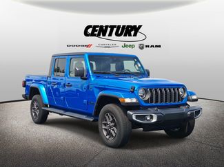 Used 2025 Jeep Gladiator Sport AWD/4WD video 1