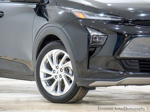 Used 2023 Chevrolet Bolt EUV LT w/ Driver Confidence Package image 3