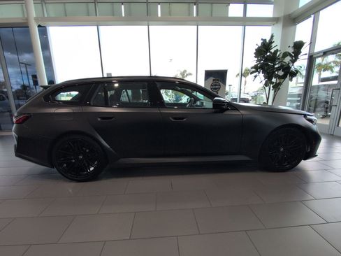 Used 2025 BMW M5 Touring w/ Executive Package image 11