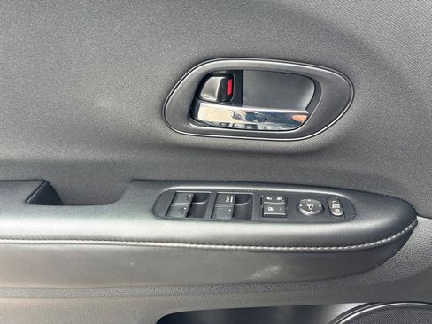 Used 2021 Honda HR-V LX image 10