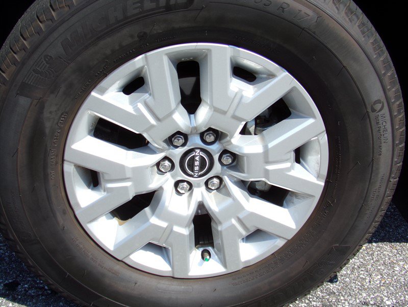 Used 2022 Nissan Frontier SV AWD/4WD image 14