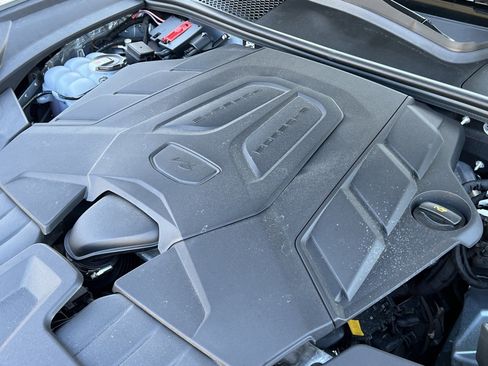 Certified 2025 Porsche Cayenne Coupe image 35