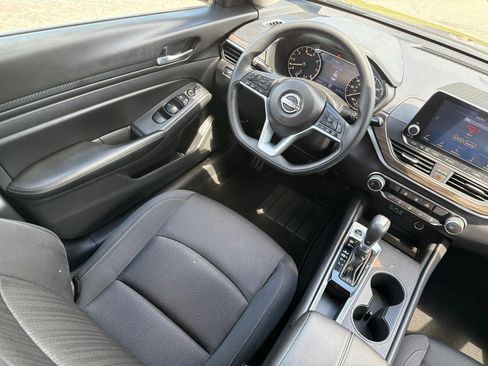 Used 2025 Nissan Altima 2.5 SV FWD image 22