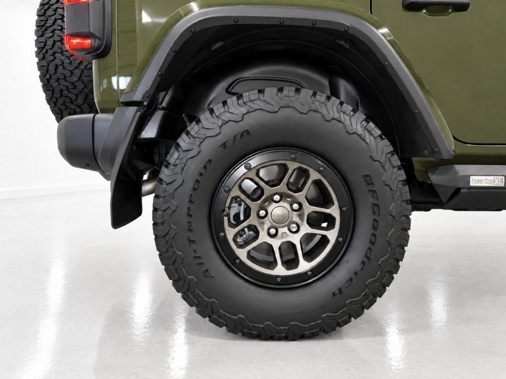 Used 2023 Jeep Wrangler Unlimited Rubicon 392 w/ Xtreme Recon 35" Tire Package AWD/4WD image 17
