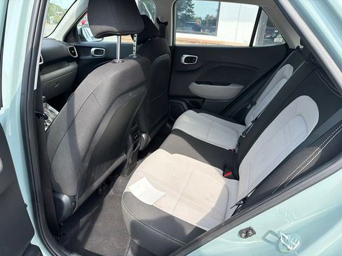 Used 2025 Hyundai Venue SEL FWD image 6