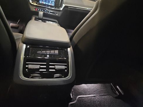 Certified 2025 Volvo V90 B6 Cross Country Plus AWD/4WD image 16