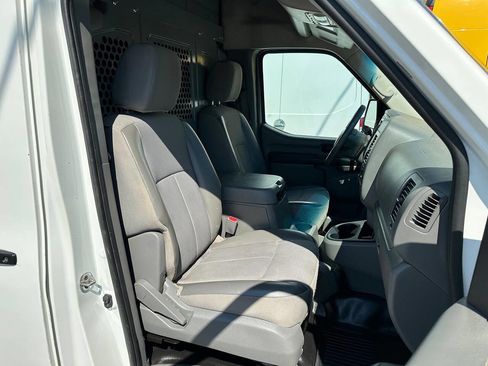Used 2021 Nissan NV 3500 SV image 10
