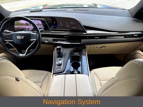 Used 2024 Cadillac Escalade ESV Premium Luxury RWD image 4