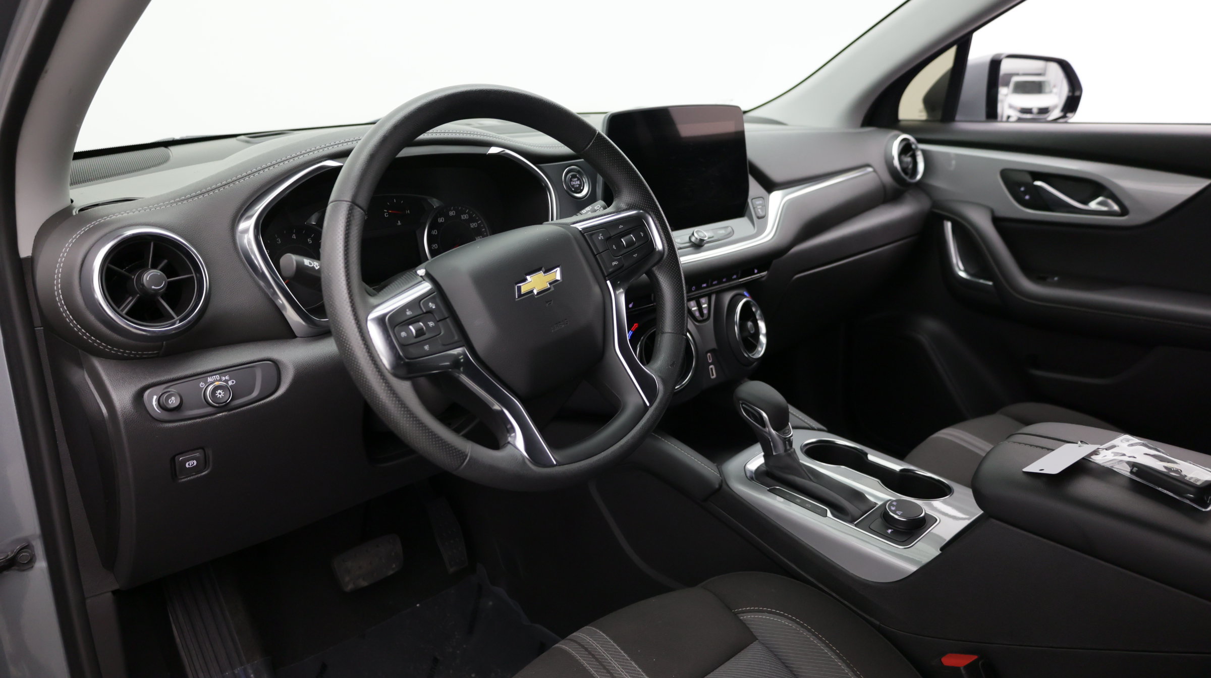Used 2025 Chevrolet Blazer LT FWD image 12