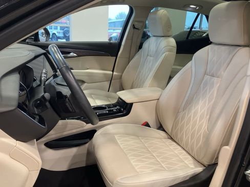 Used 2023 Buick Envision Avenir image 12