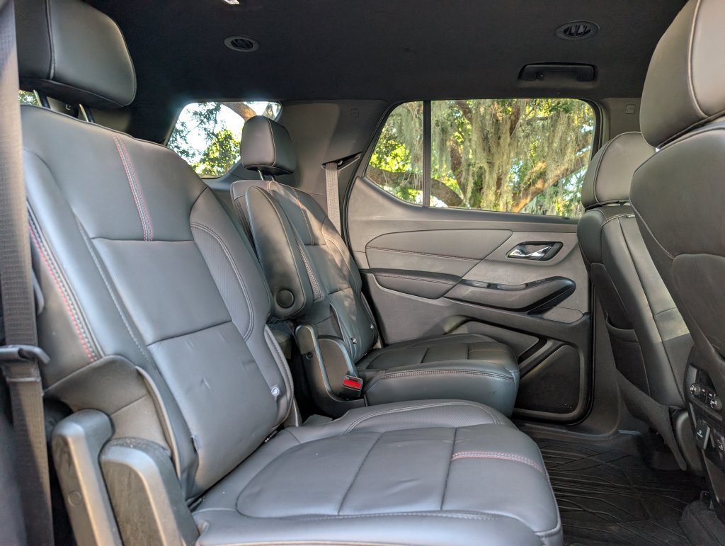 Used 2023 Chevrolet Traverse RS FWD image 19