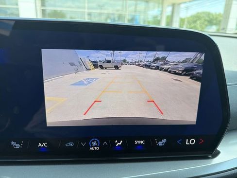 New 2026 Chevrolet Traverse LT w/ Sun and Wheel Package AWD/4WD image 18