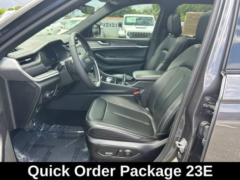 Used 2025 Jeep Grand Cherokee L Limited w/ Trailer Tow Package AWD/4WD image 10