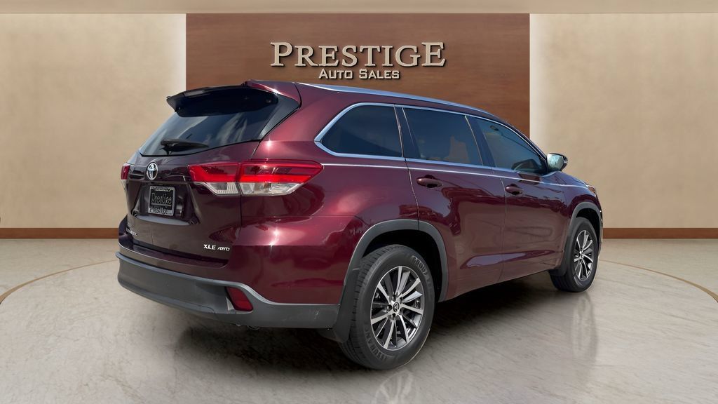 Used 2018 Toyota Highlander XLE AWD/4WD image 18