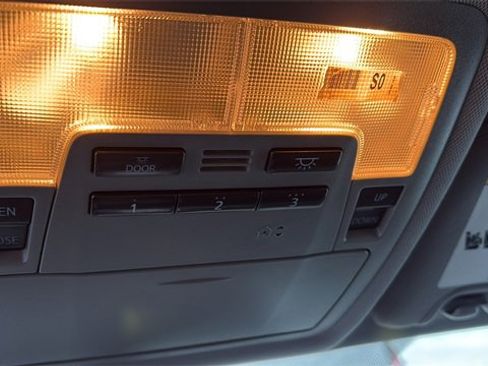 Used 2015 Toyota Highlander Limited image 16