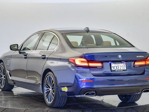 Certified 2022 BMW 530e w/ Premium Package image 2