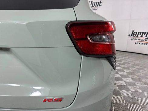 Used 2024 Chevrolet Trax RS FWD image 33