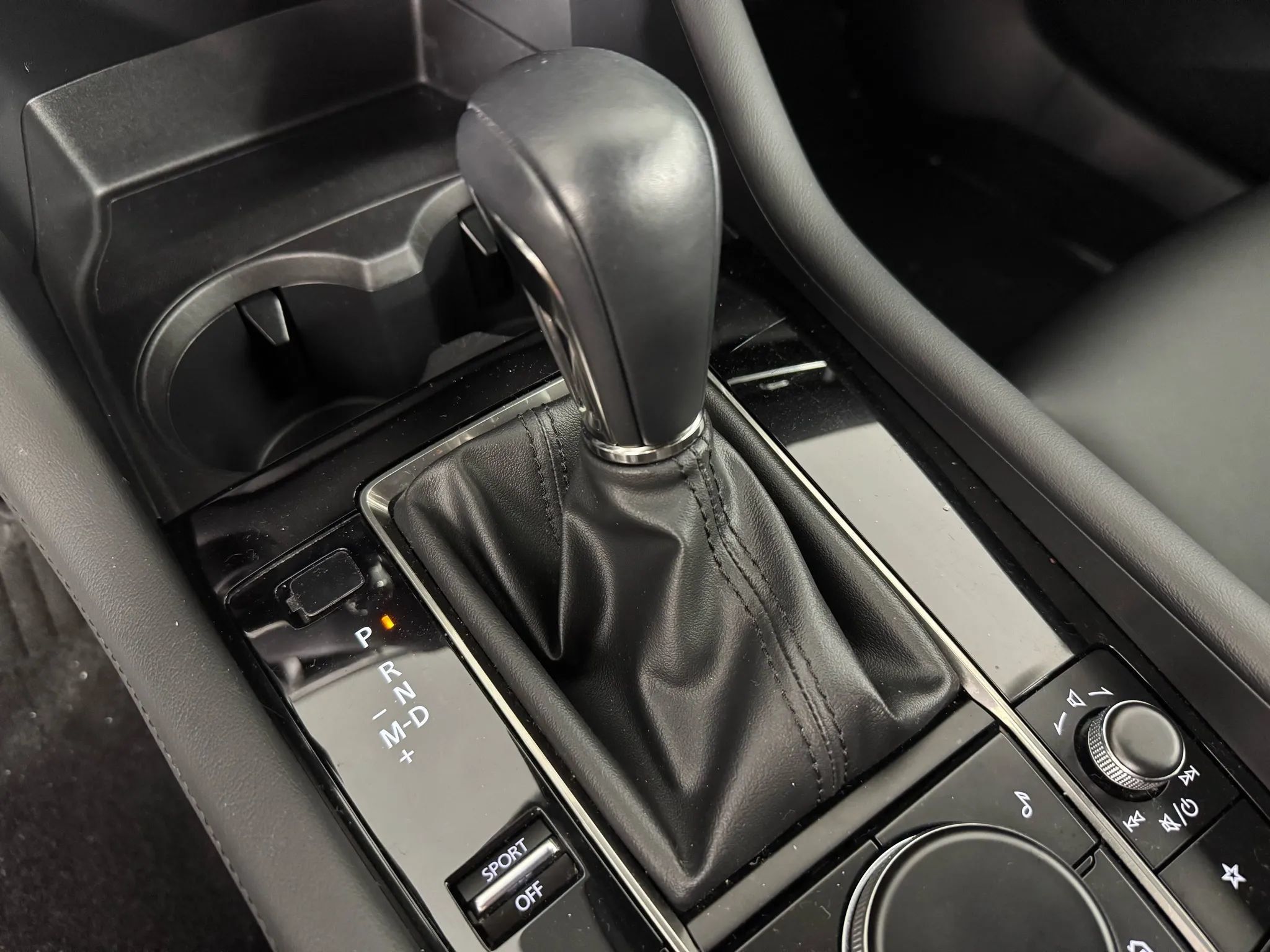 Used 2023 MAZDA MAZDA3 s FWD image 22