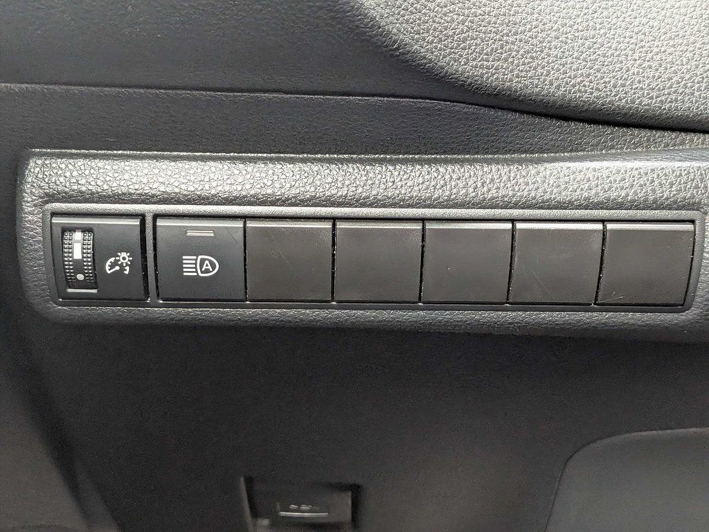 Used 2023 Toyota Corolla LE FWD image 23