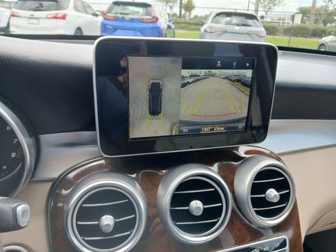 Used 2018 Mercedes-Benz GLC 300 w/ Premium Package image 31