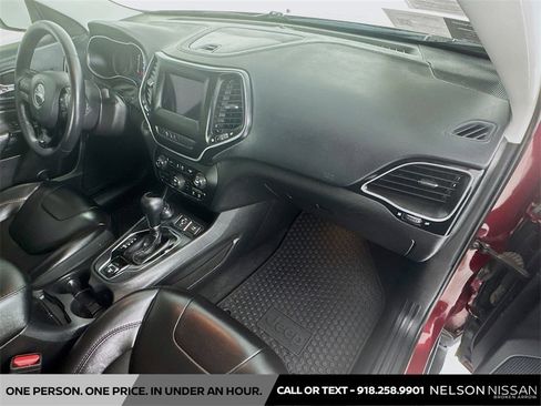 Used 2019 Jeep Cherokee Latitude Plus image 28