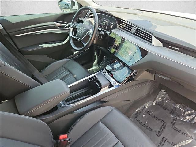 Used 2021 Audi e-tron Premium Plus w/ Premium Plus Package AWD/4WD image 27