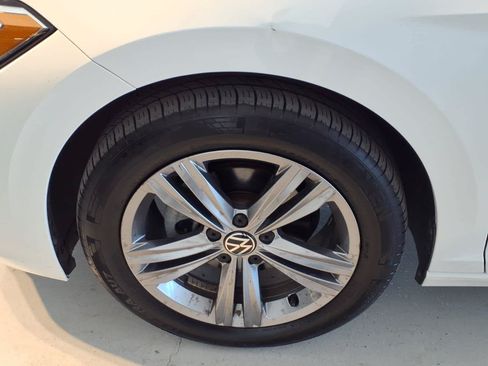 Certified 2023 Volkswagen Jetta SE w/ Panoramic Sunroof Package FWD image 8