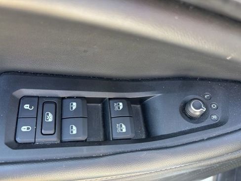 Used 2023 Jeep Grand Cherokee Laredo image 21