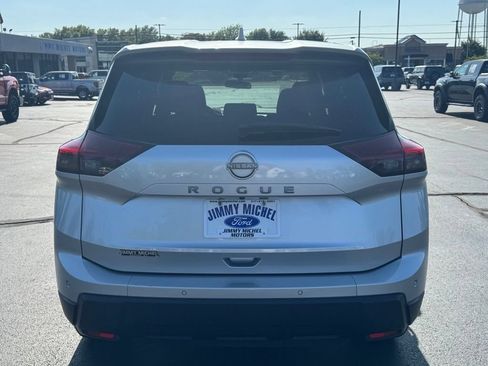 Used 2025 Nissan Rogue SV FWD image 24