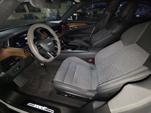 Used 2023 Audi e-tron GT Prestige w/ Prestige Package AWD/4WD image 3