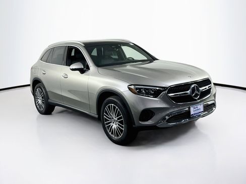 Used 2024 Mercedes-Benz GLC 300 4MATIC image 3