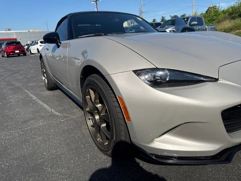 Used 2023 MAZDA MX-5 Miata Club w/ Weather Package RWD image 27