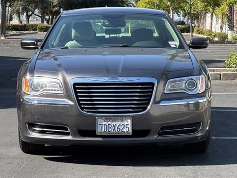 Used 2014 Chrysler 300 image 9