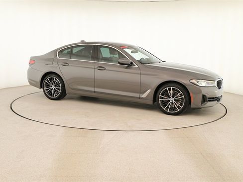 Used 2022 BMW 540i w/ M Sport Package image 9