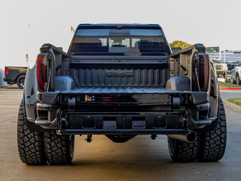 Used 2026 GMC Sierra 3500 Denali Ultimate image 9