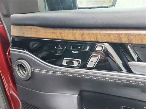 Used 2023 Jeep Grand Wagoneer L Series II image 38