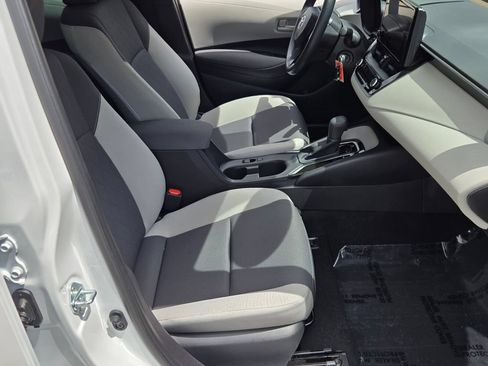 Used 2025 Toyota Corolla LE FWD image 18