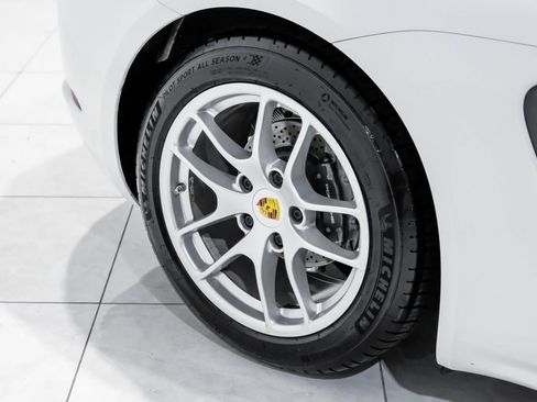 Used 2019 Porsche 718 Boxster image 12