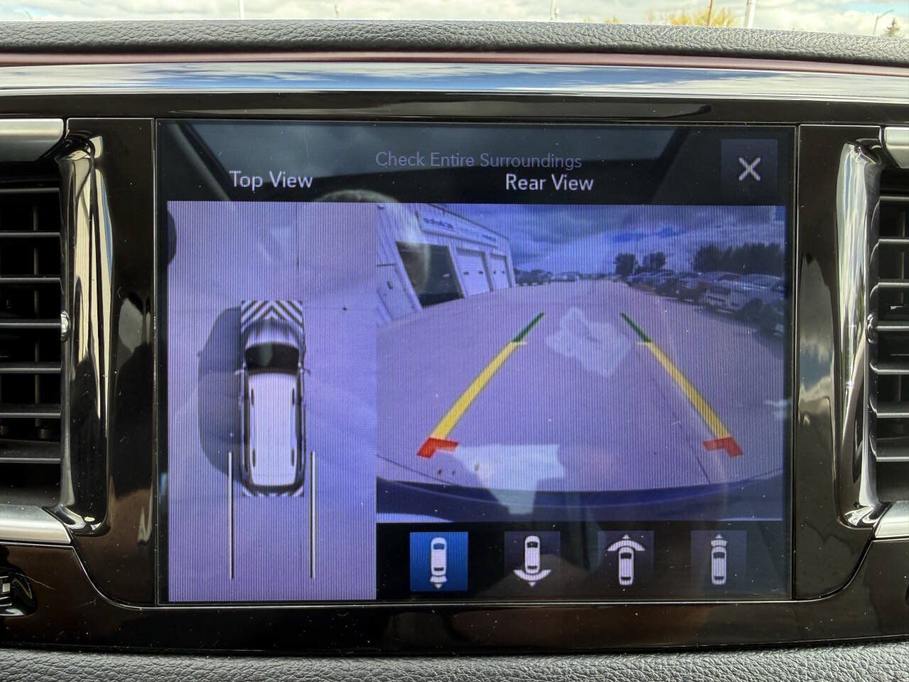 Used 2017 Chrysler Pacifica Limited w/ UConnect Theater Package FWD image 23