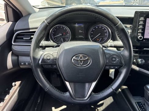 Used 2022 Toyota Camry SE FWD image 12