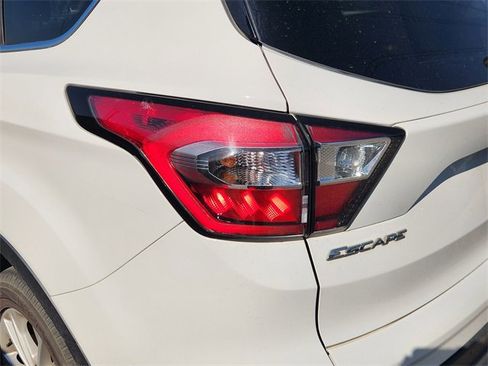 Used 2017 Ford Escape SE w/ SE Leather Comfort Package image 7