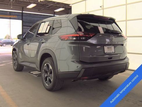 Used 2025 Nissan Rogue SV FWD image 3
